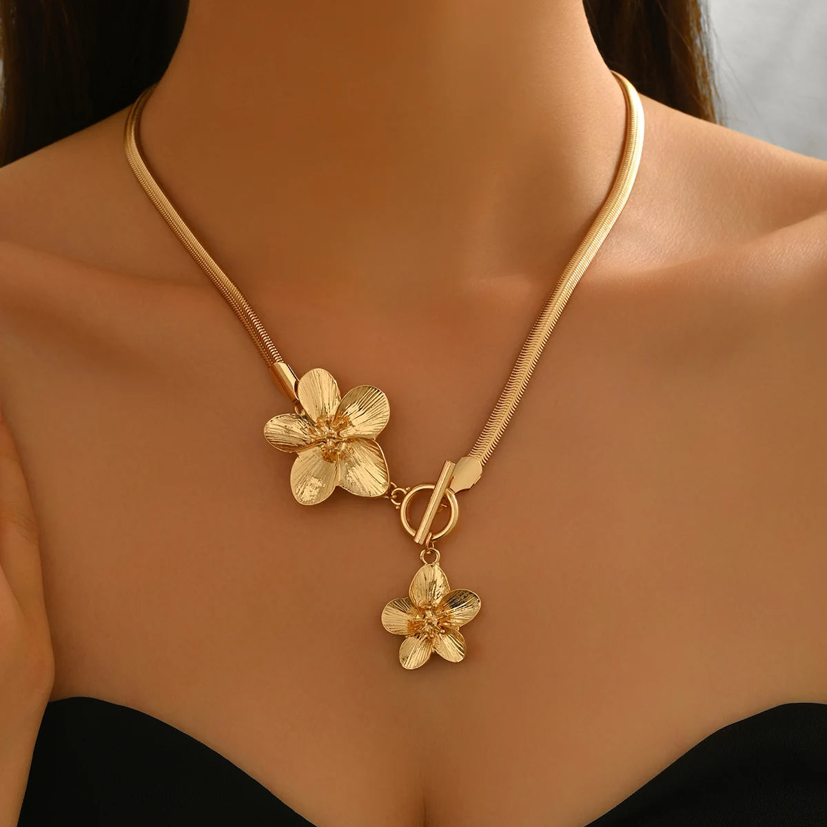 Collar de flor con cierre frontal