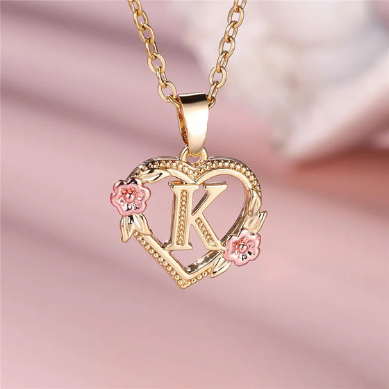 Collar de inicial con flor