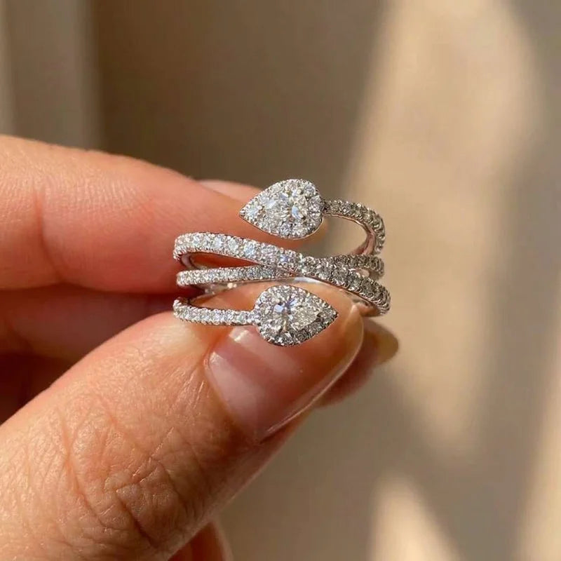 Anillo de cruz con circonitas