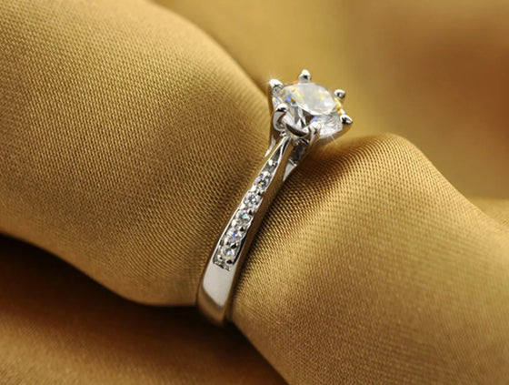 Anillo solitario clásico
