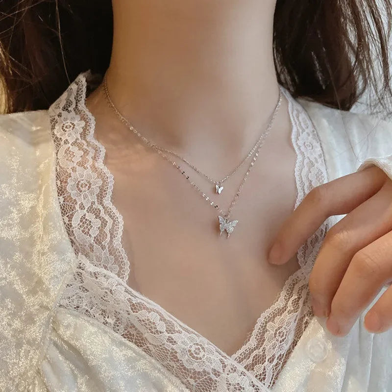 Collar doble de mariposas