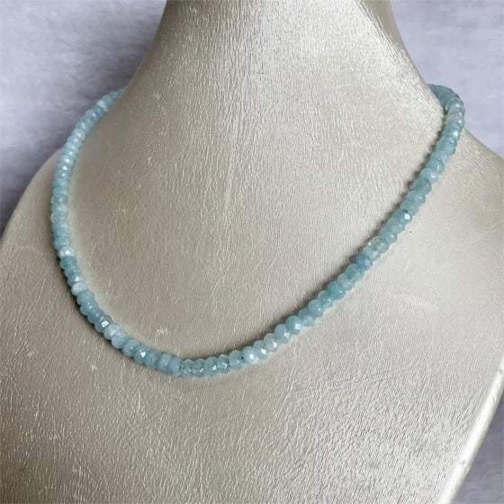 Collar de cuentas facetadas